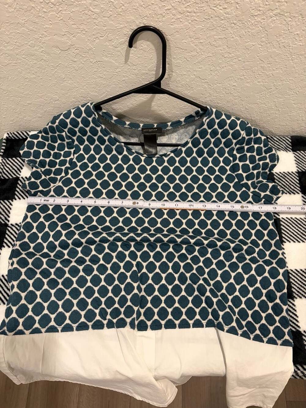 Ann Taylor Short Sleeve Layered Top with Geometric Pattern and Shirttail Hem - Picture 7 of 7